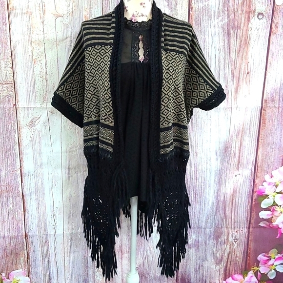 Gorgeous Woven Poncho with Lace Detail - Picture 2 of 5